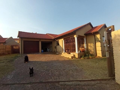House For Sale In Groblerpark, Roodepoort