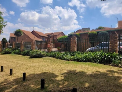 Townhouse For Rent In Bassonia, Johannesburg