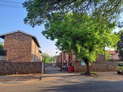 Townhouse For Rent In Mountain View, Pretoria