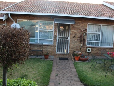 Townhouse For Rent In Quellerie Park, Krugersdorp