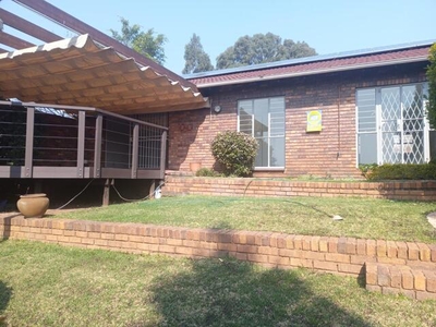 Townhouse For Rent In Waterkloof Heights, Pretoria