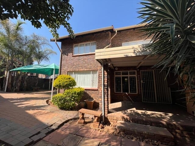 Townhouse For Sale In Garsfontein, Pretoria