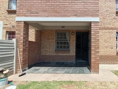 Townhouse For Sale In Heuweloord, Centurion