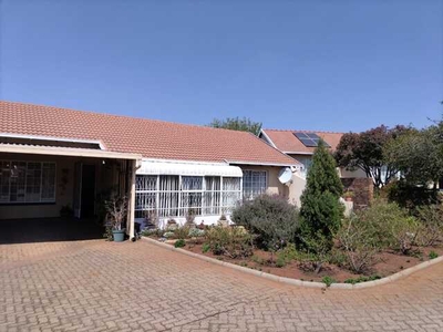 Townhouse For Sale In Randpoort, Randfontein
