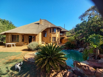5 Bedroom House For Sale in Blue Saddle Ranches