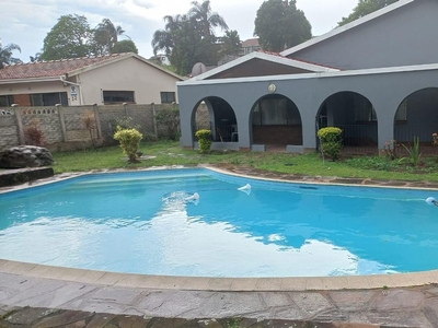 5 Bedroom House For Sale in Yellowwood Park