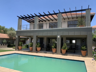 Beautiful 2 bedrooms 1 bath Ground unit apartment in the heart of Fourways