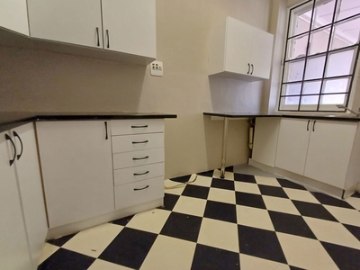 1 bedroom apartment to rent in Essenwood
