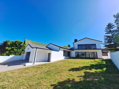 3 Bedroom House for sale in Wavecrest | ALLSAproperty.co.za