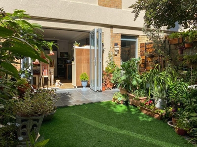 Secure pet-friendly Garden Oasis with Garage!