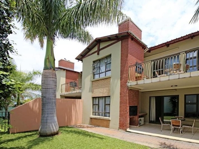 Spacious 2 bedroom apartment in the heart of Hartbeespoort