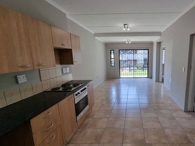 Two bedroom garden apartment in Sunninghill