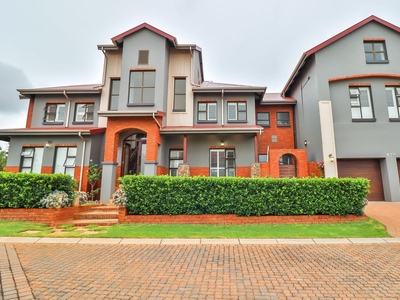 5 Bedroom House For Sale in Heritage Hill