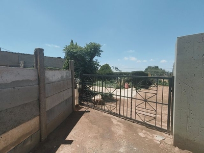 1 Bedroom House For Sale in Tshepisong