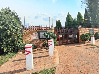 3 Bedroom House For Sale in Lenasia Ext 10