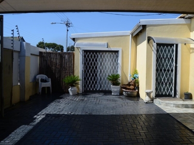 7 Bedroom House For Sale In Parowvallei