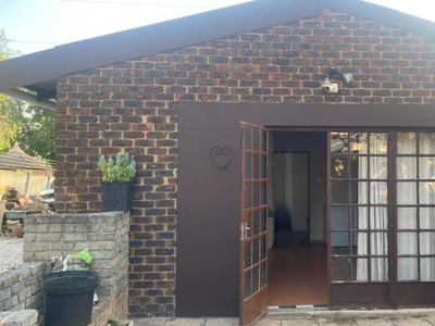 1 Bedroom cottage to rent in Esther Park, Kempton Park