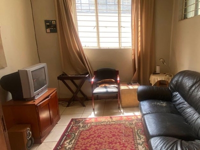1 Bedroom cottage to rent in Observatory, Johannesburg
