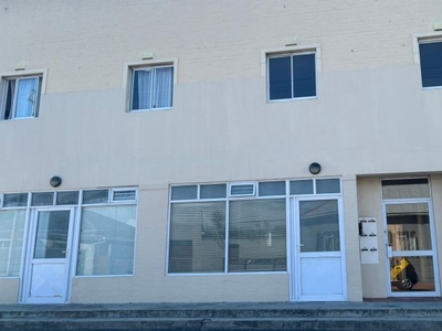 1 Bedroom flat to rent in Lansdowne, Cape Town