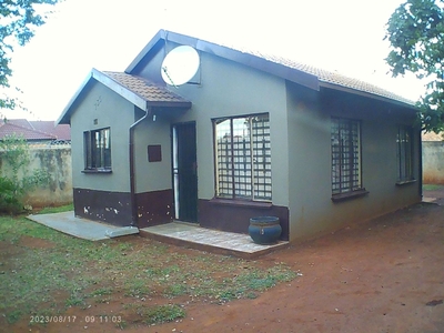 2 Bedroom Freehold For Sale in Vosloorus Ext 5