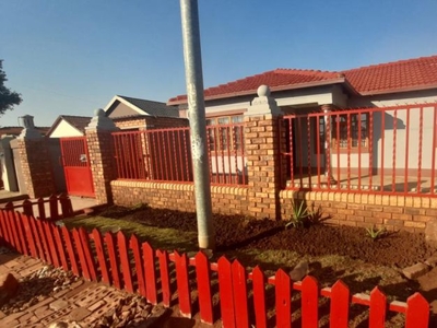 2 Bedroom house to rent in Dobsonville, Soweto
