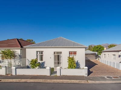 3 Bedroom Freehold For Sale in Paarl Central