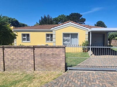 3 Bedroom townhouse - sectional to rent in Lorraine Manor, Port Elizabeth