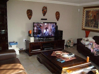 3 Bedroom House For Sale in Amanzimtoti