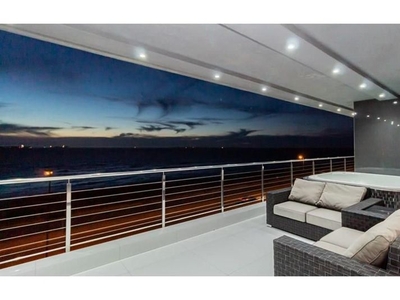 BEACHFRONT PENTHOUSE with Seperate Flatlet - Uninterrupted views of Table Mountain and Robben Island