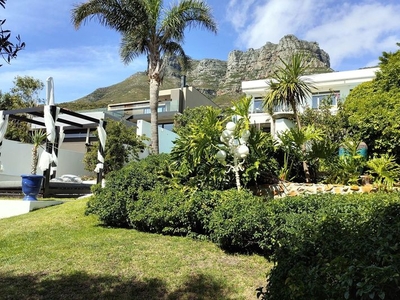 Luxurious & Captivating Sea-Facing Home in Llandudno, Cape Town