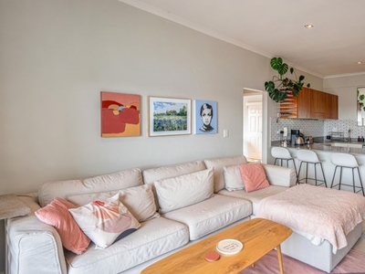 2 Bedroom apartment sold in Rondebosch Village, Cape Town