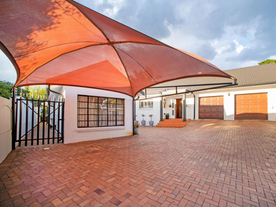 Property for sale with 4 bedrooms, Dunvegan, Edenvale