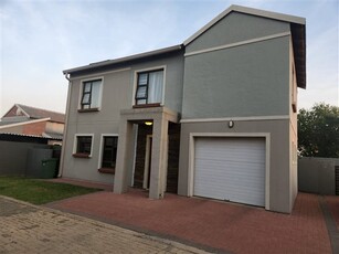 3 Bed Townhouse in Grimbeek Park