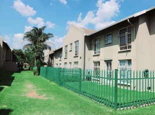 3 Bedroom Townhouse For Sale In Ravenswood