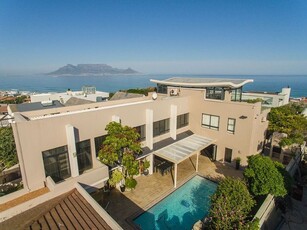 6 Bedroom house in Bloubergstrand For Sale
