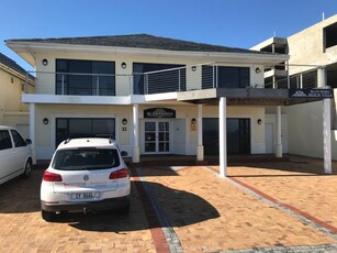 8 Bedroom house in Bloubergstrand For Sale
