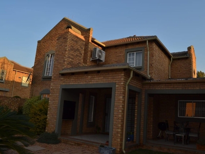 3 Bedroom Townhouse To Let in Equestria