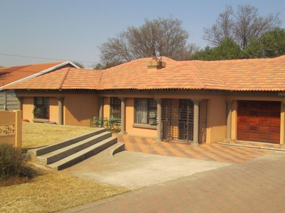 4 Bedroom House for Sale For Sale in Benoni - Home Sell - MR