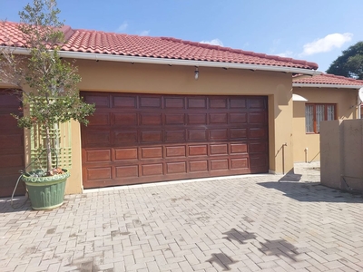 4 Bedroom Sectional Title Sold in Waterval East