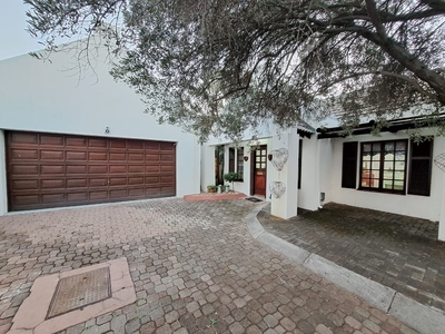 4 Bedroom Townhouse For Sale in Protea Park