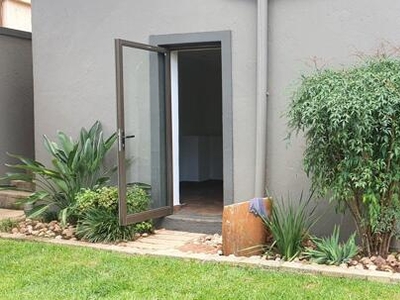 Apartment For Rent In Roodekrans, Roodepoort