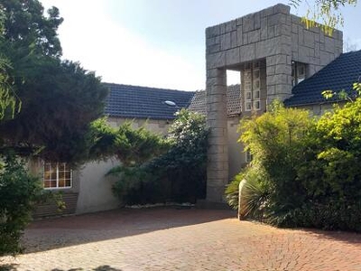 Townhouse For Sale In Farrarmere, Benoni