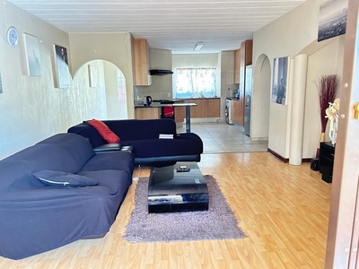 3 Bedroom Apartment To Let in North Riding