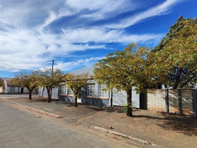 6 bedroom, De Aar Northern Cape N/A