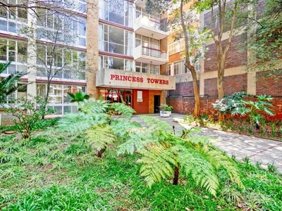 Apartment For Sale In Parktown, Johannesburg