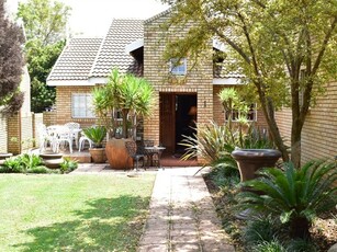 3 Bed Townhouse in Van Der Hoff Park