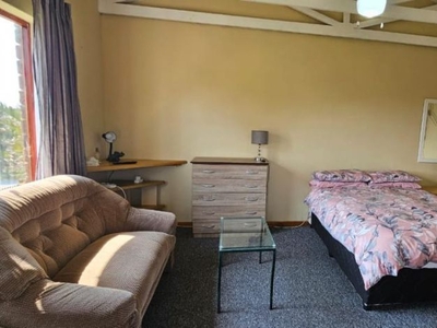 1 Bedroom bachelor flat to rent in Sherwood, Port Elizabeth