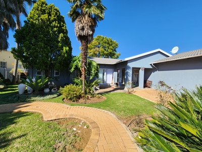 House For Sale in Brackendowns, Alberton