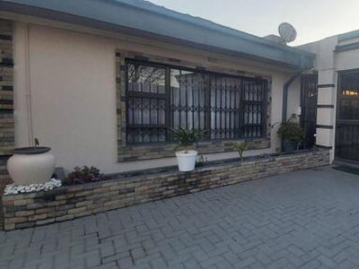 House For Sale In Sonland Park, Vereeniging