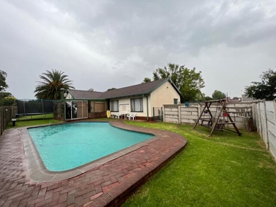 House For Sale In Universitas, Bloemfontein